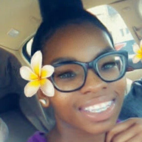 Meet your Posher, Lynda - Picture 2 of 2